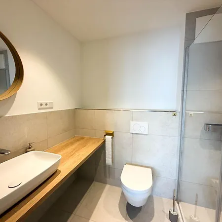 Porthouse 6 *